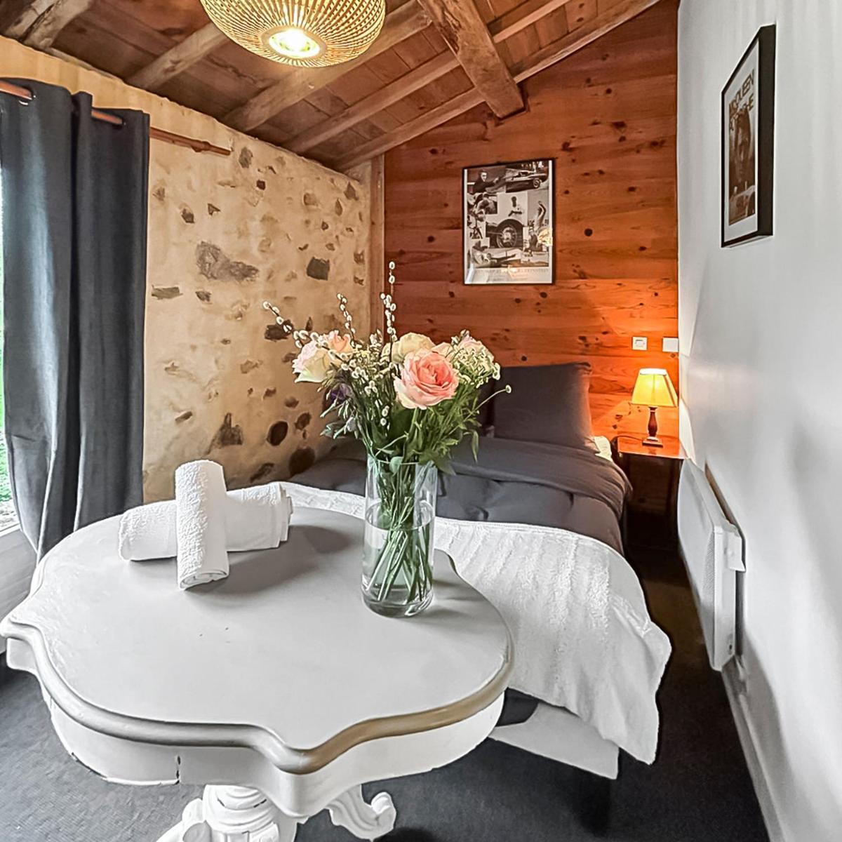 Le Clos Des Ecorcins - Terrasse - Parking Prive Saint-Amand-sur-Sevre ภายนอก รูปภาพ